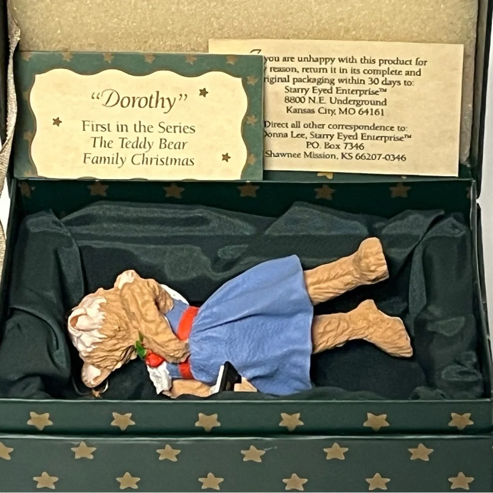 1997 Teddy Bear Family DOROTHY #1 in Series DONNA LEE Christmas Ornament DL3